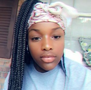 Meet your Posher, Abigail